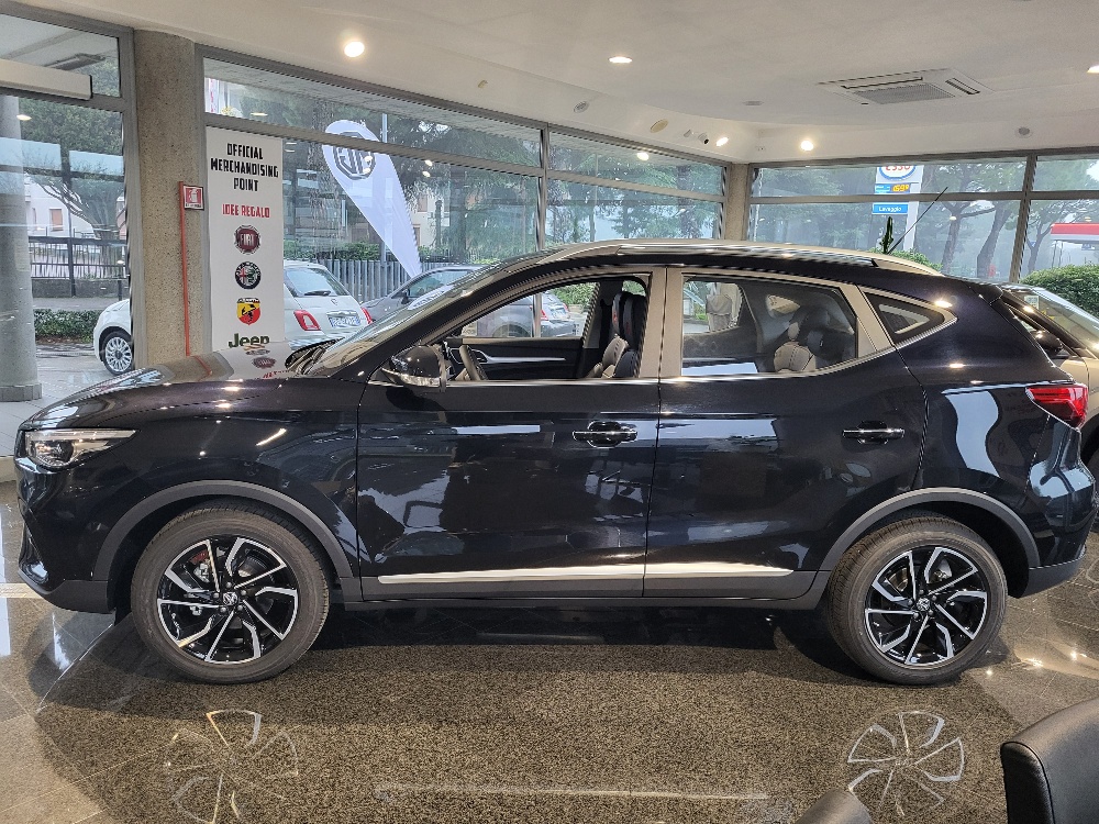 MG ZS 1.5 106cv LUXURY – KM0 – OK NEOPATENTATI