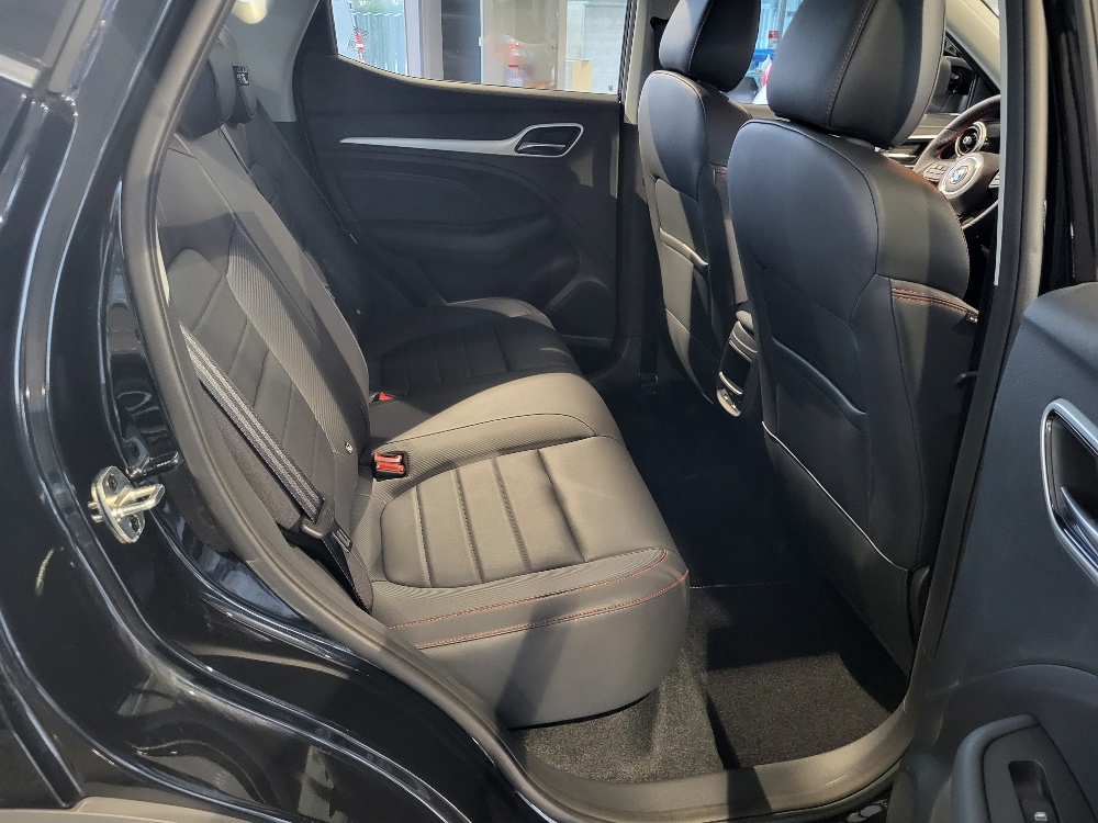 MG ZS 1.5 106cv LUXURY – KM0 – OK NEOPATENTATI