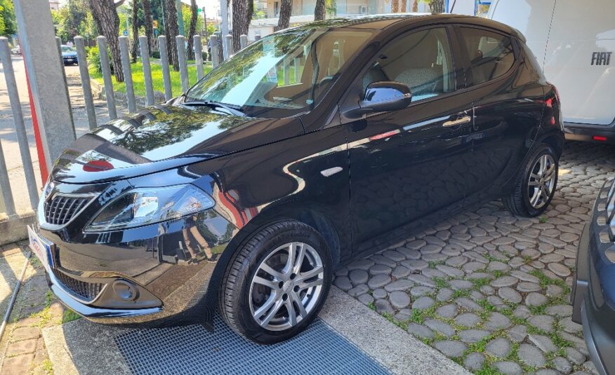 LANCIA Y SILVER 1.0 70cv HYBRID – OK NEOPATENTATI
