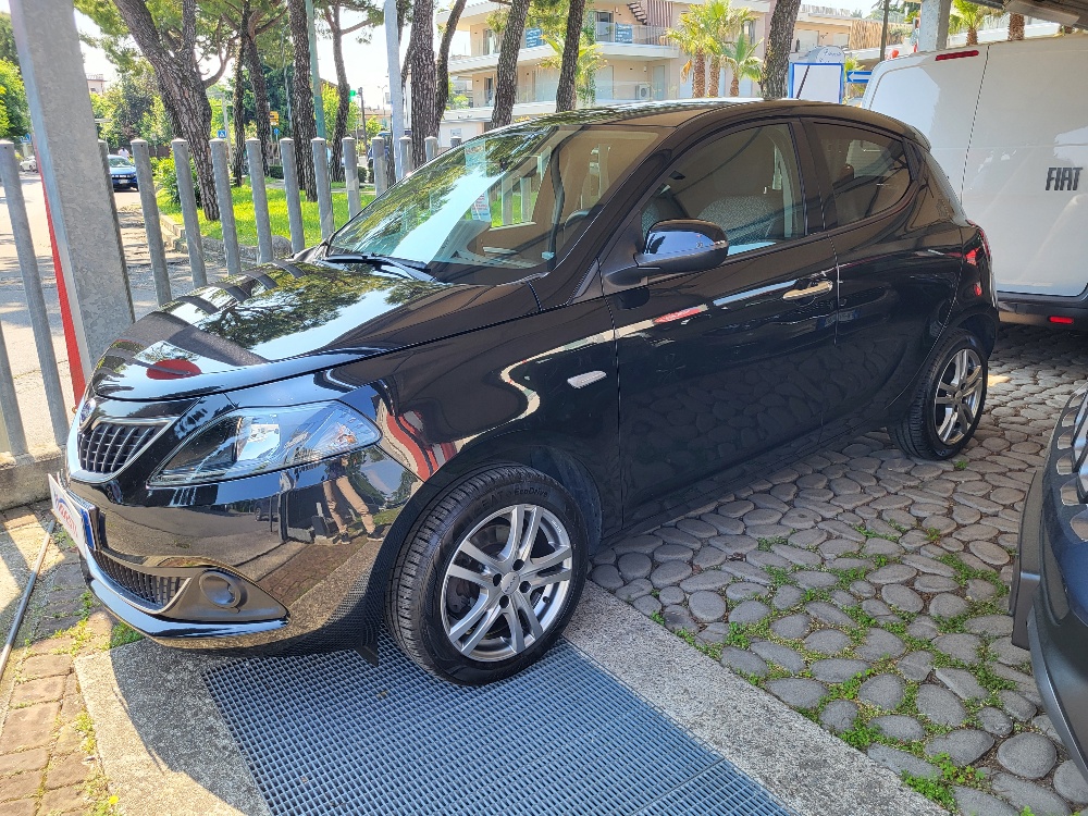 LANCIA Y SILVER 1.0 70cv HYBRID – OK NEOPATENTATI