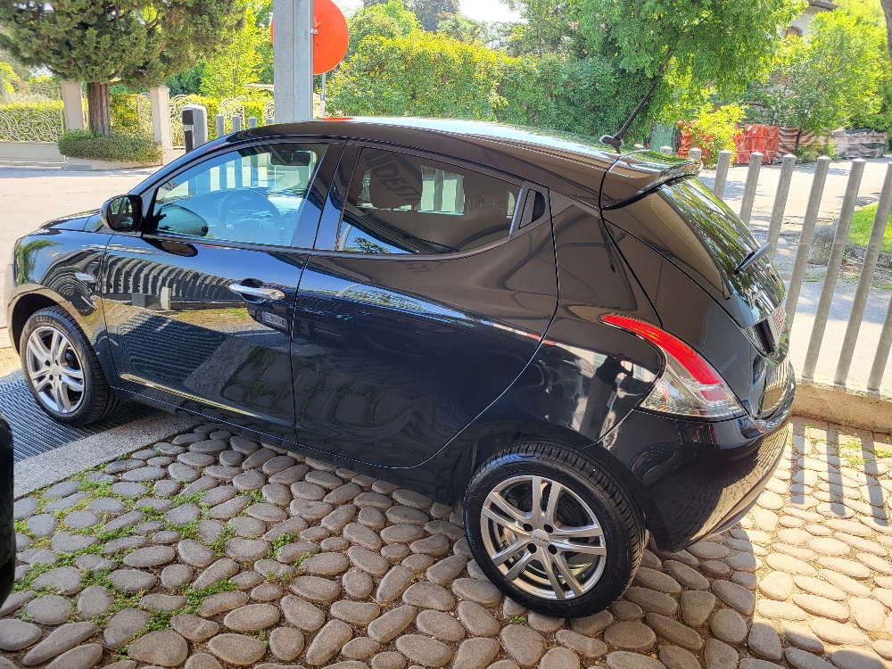 LANCIA Y SILVER 1.0 70cv HYBRID – OK NEOPATENTATI