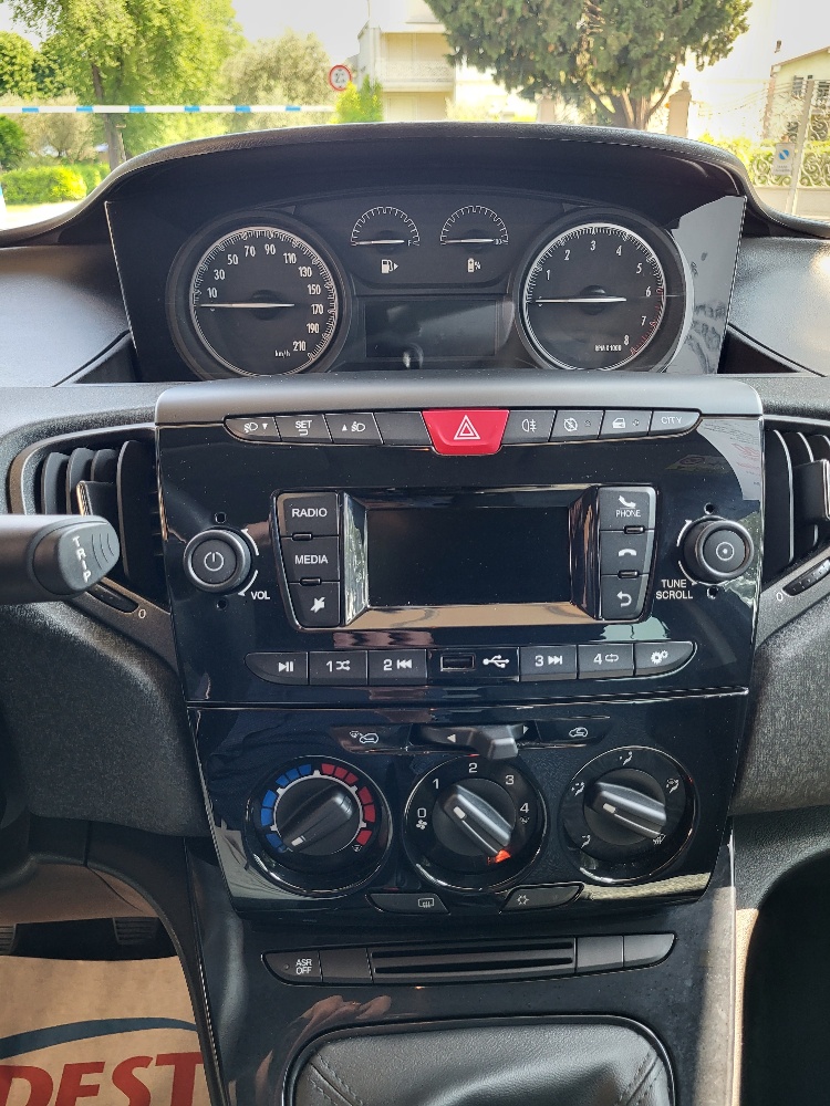 LANCIA Y SILVER 1.0 70cv HYBRID – OK NEOPATENTATI