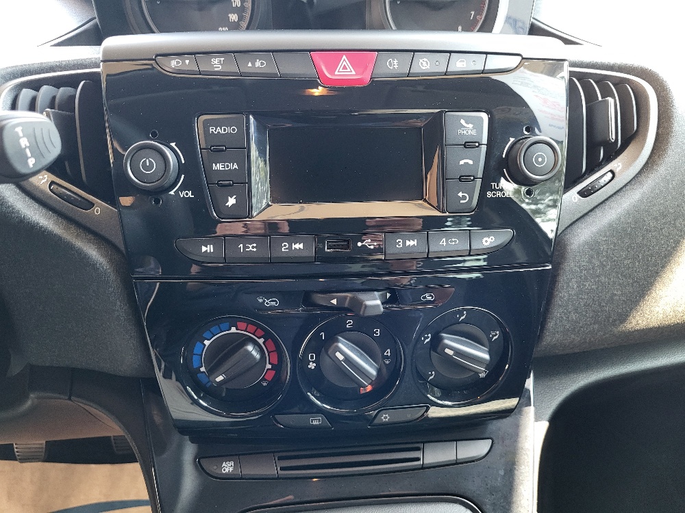 LANCIA Y SILVER 1.0 70cv HYBRID – OK NEOPATENTATI