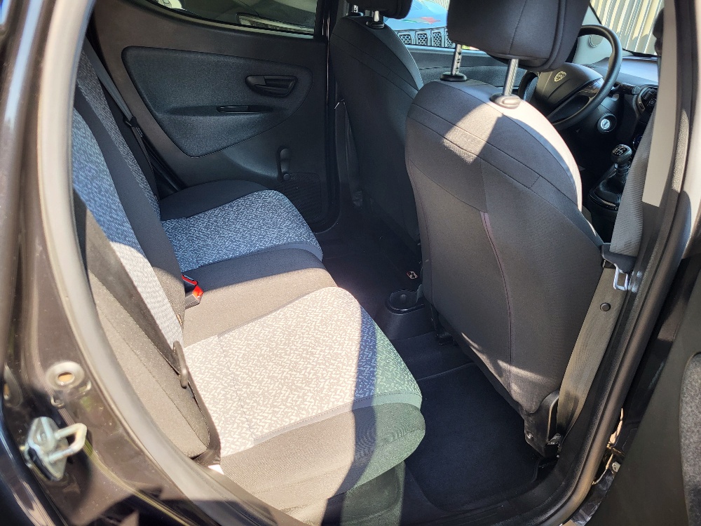 LANCIA Y SILVER 1.0 70cv HYBRID – OK NEOPATENTATI