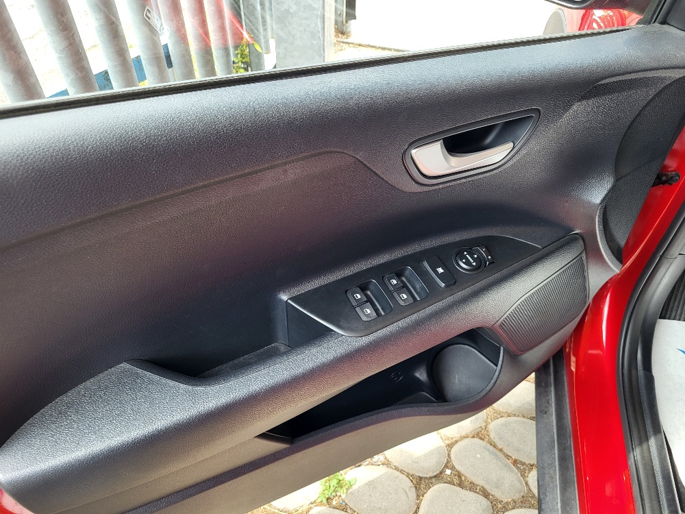 KIA STONIC 1.2 BENZINA CON IMPIANTO GPL ORIGINALE DALLA FABBRICA – OK NEOPATENTATI