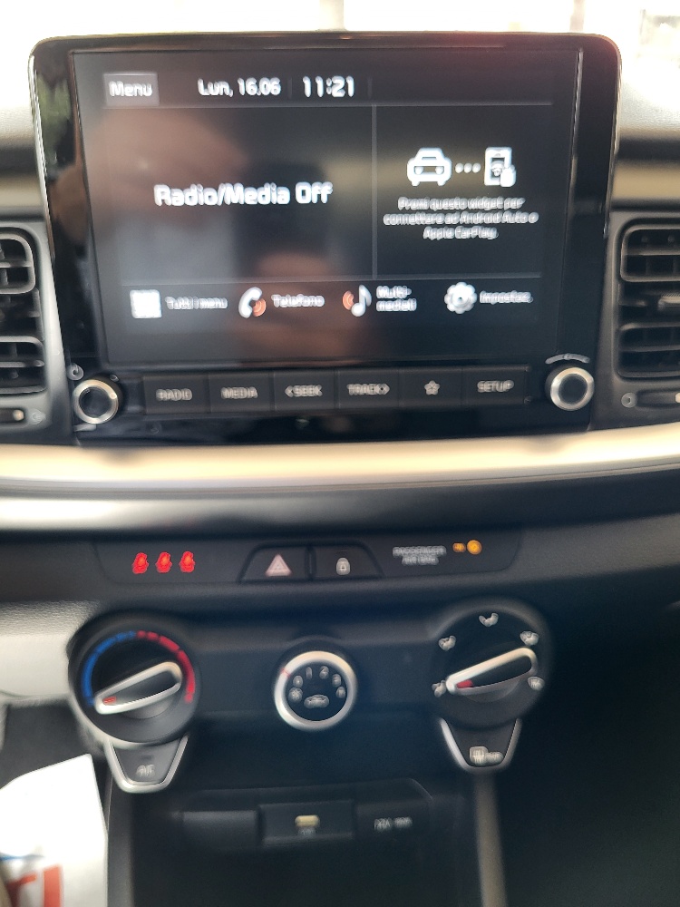 KIA STONIC 1.2 BENZINA CON IMPIANTO GPL ORIGINALE DALLA FABBRICA – OK NEOPATENTATI