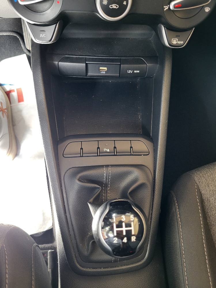 KIA STONIC 1.2 BENZINA CON IMPIANTO GPL ORIGINALE DALLA FABBRICA – OK NEOPATENTATI