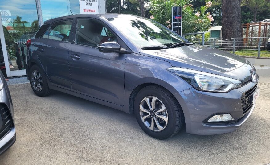 HYUNDAI i20 1.2 BENZINA CON IMPIANTO GPL ORIGINALE DALLA FABBRICA – OK NEOPATENTATI