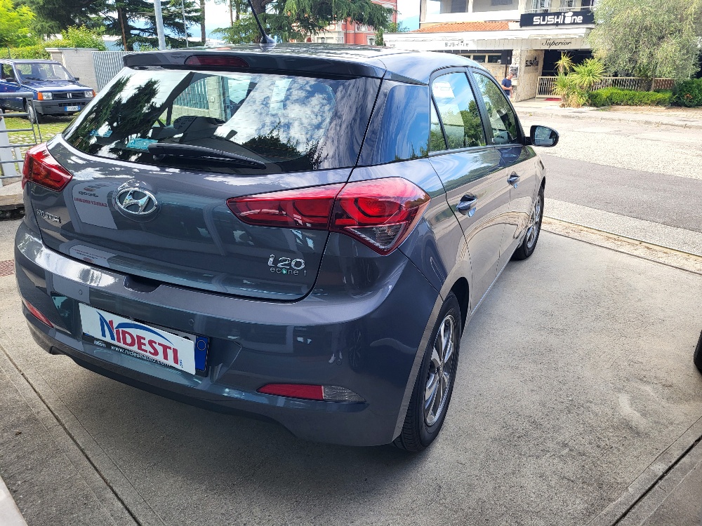 HYUNDAI i20 1.2 BENZINA CON IMPIANTO GPL ORIGINALE DALLA FABBRICA – OK NEOPATENTATI