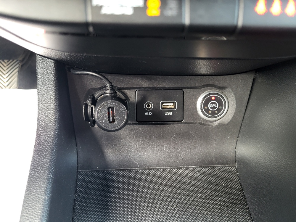 HYUNDAI i20 1.2 BENZINA CON IMPIANTO GPL ORIGINALE DALLA FABBRICA – OK NEOPATENTATI