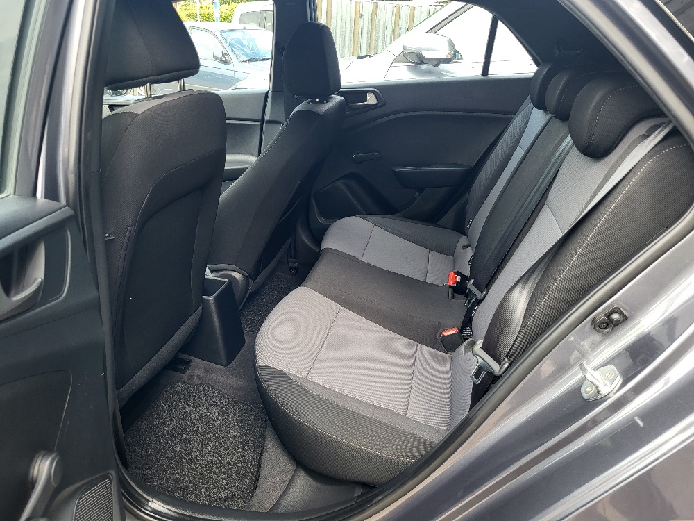 HYUNDAI i20 1.2 BENZINA CON IMPIANTO GPL ORIGINALE DALLA FABBRICA – OK NEOPATENTATI