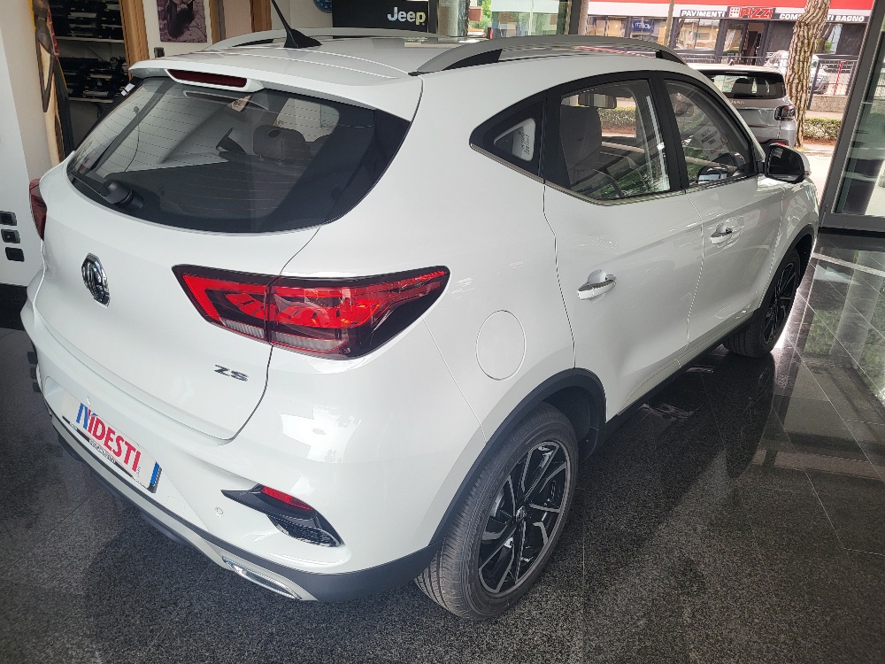 MG ZS 1.5 106cv LUXURY – KM0 – OK NEOPATENTATI
