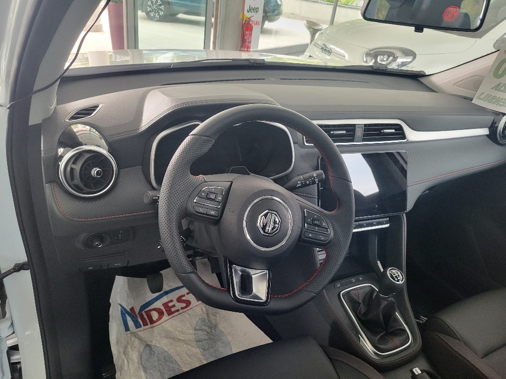 MG ZS 1.5 106cv LUXURY – KM0 – OK NEOPATENTATI