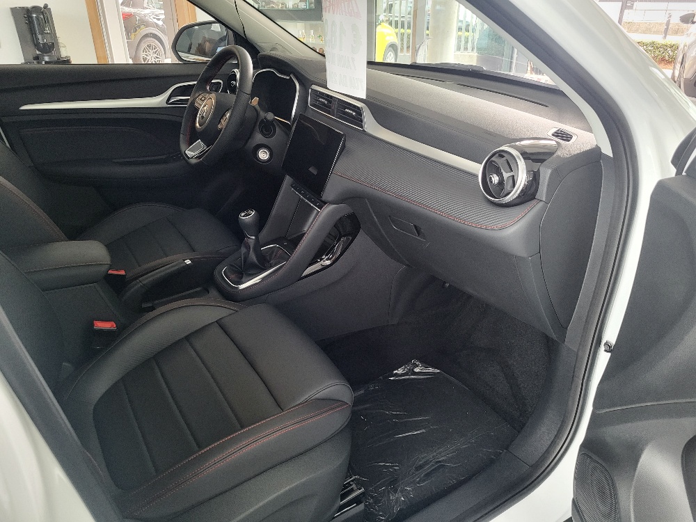 MG ZS 1.5 106cv LUXURY – KM0 – OK NEOPATENTATI