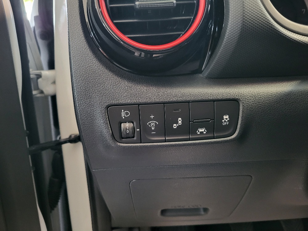 HYUNDAI KONA 1.0 t-gdi 120cv X-POSSIBLE – OK NEOPATENTATI