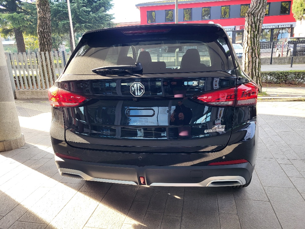 MG ZS 1.5 HYBRID+ 197cv LUXURY – KM0
