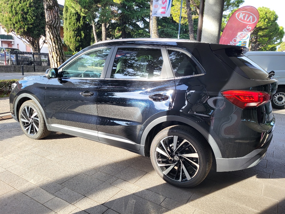 MG ZS 1.5 HYBRID+ 197cv LUXURY – KM0