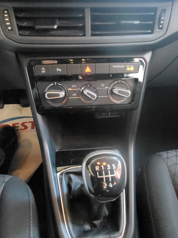 VOLKSWAGEN T-CROSS 1.0 TSI 95cv IURBAN – OK NEOPATENTATI