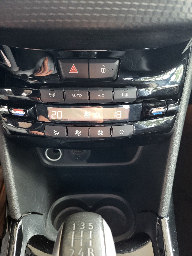 PEUGEOT 2008 1.2 BENZINA 110cv – UNICO PROPRIETARIO