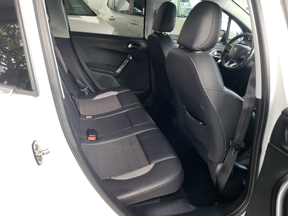 PEUGEOT 2008 1.2 BENZINA 110cv – UNICO PROPRIETARIO