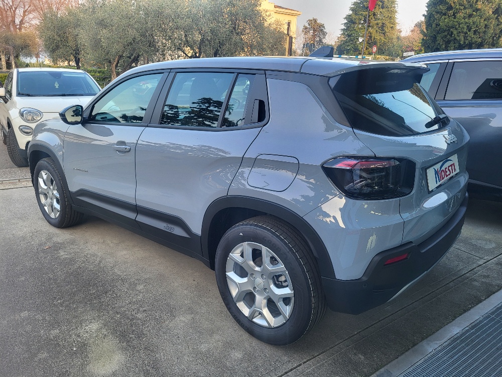 JEEP AVENGER 1.2 TURBO eHYBRID 110cv MHEV ALTITUDE + PACK CONVENIENCE – KM0 2026 –