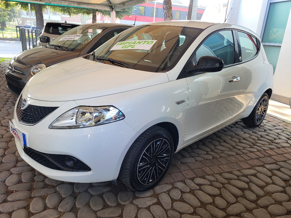 LANCIA Y 1.2 ECOCHIC GOLD BENZINA E GPL STUPENDA – OK NEOPATENTATI!!!