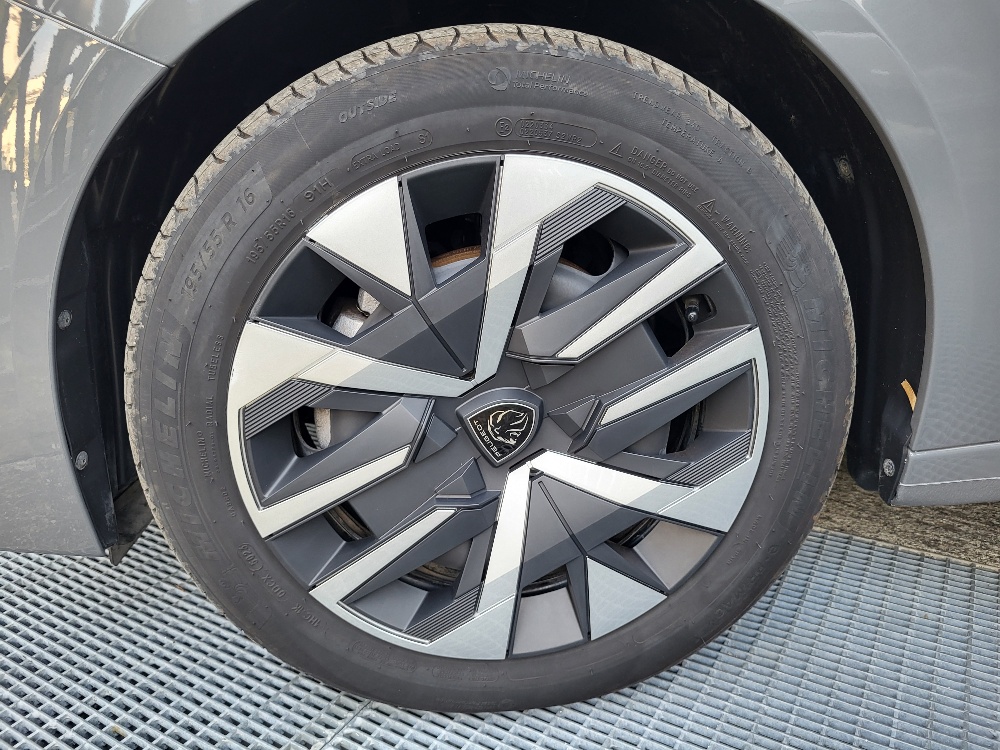 PEUGEOT 208 1.2 BENZINA 100cv ACTIVE PACK – OK NEOPATENTATI