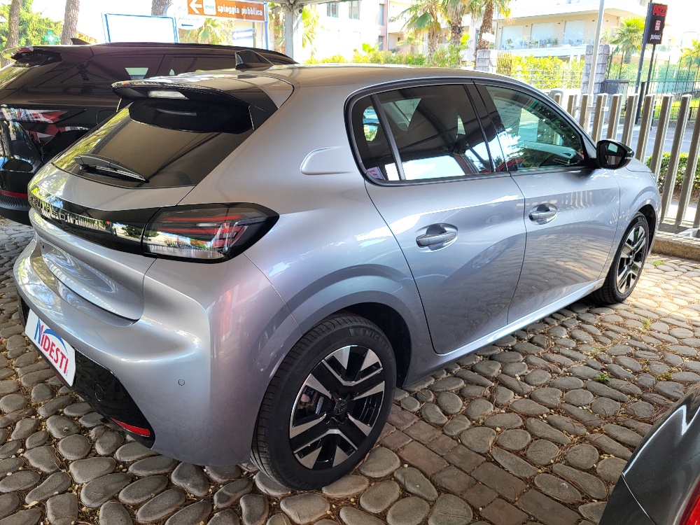 PEUGEOT 208 1.2 BENZINA 100cv ALLURE – OK NEOPATENTATI