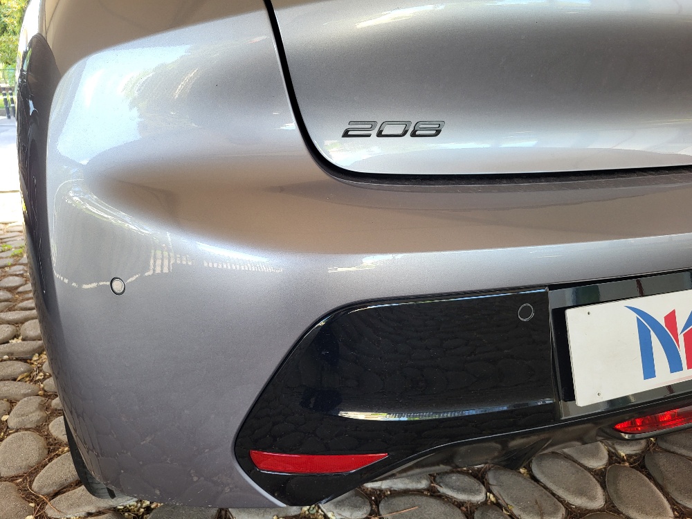 PEUGEOT 208 1.2 BENZINA 100cv ALLURE – OK NEOPATENTATI