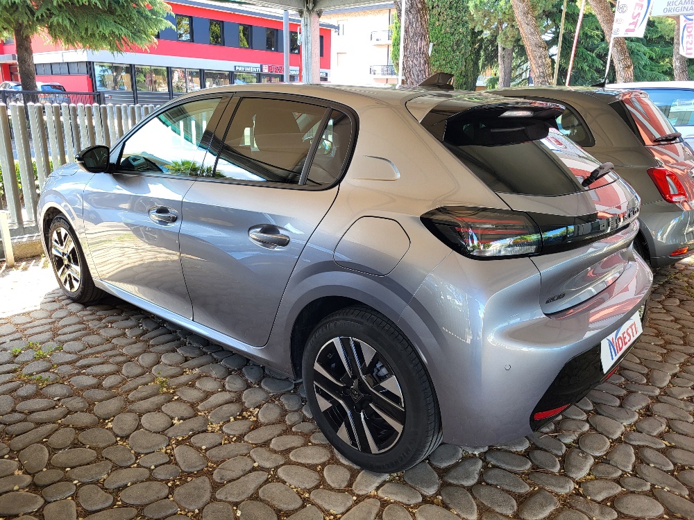 PEUGEOT 208 1.2 BENZINA 100cv ALLURE – OK NEOPATENTATI