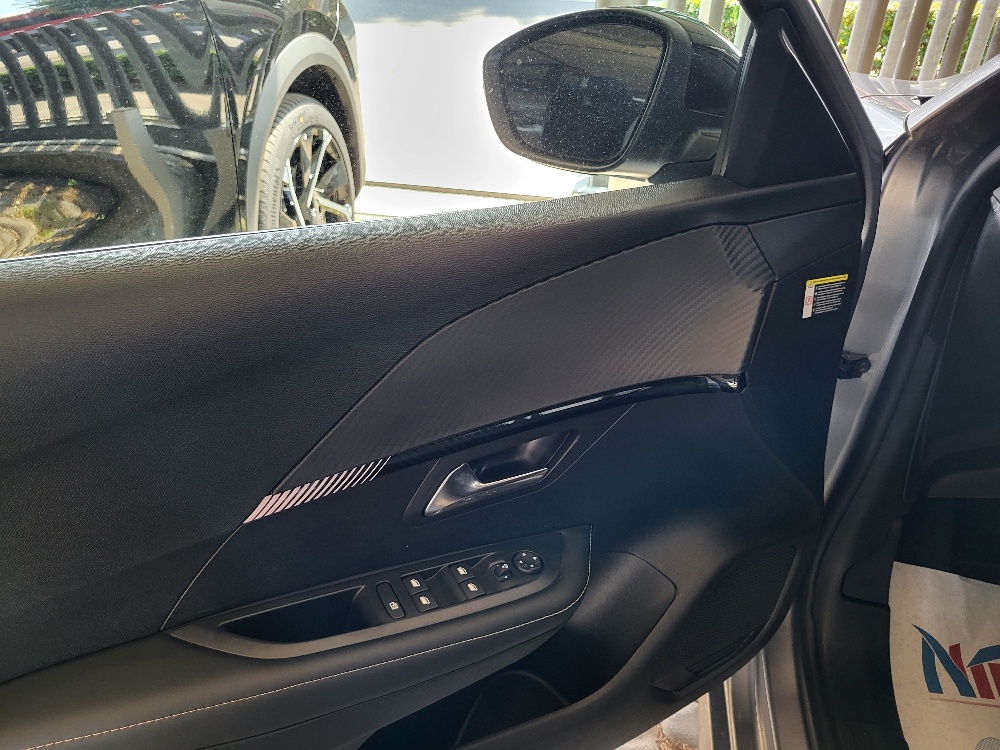 PEUGEOT 208 1.2 BENZINA 100cv ALLURE – OK NEOPATENTATI
