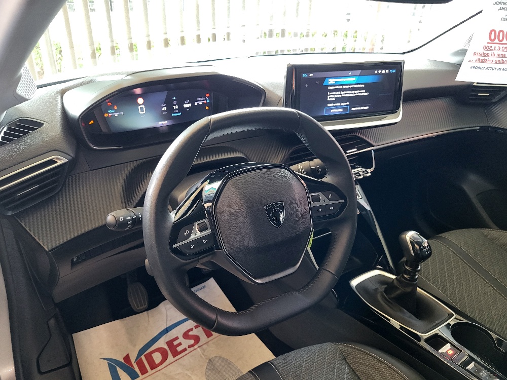 PEUGEOT 208 1.2 BENZINA 100cv ALLURE – OK NEOPATENTATI