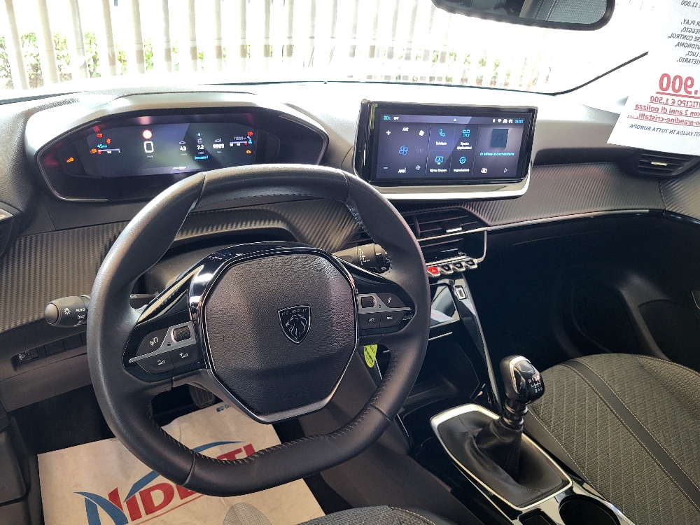 PEUGEOT 208 1.2 BENZINA 100cv ALLURE – OK NEOPATENTATI