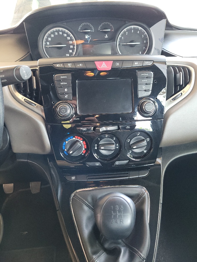 LANCIA Y 1.2 69CV GOLD BENZINA – OK NEOPATENTATI!!!