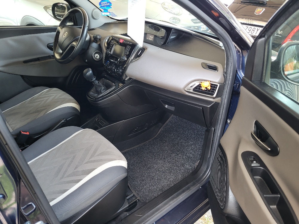 LANCIA Y 1.2 69CV GOLD BENZINA – OK NEOPATENTATI!!!