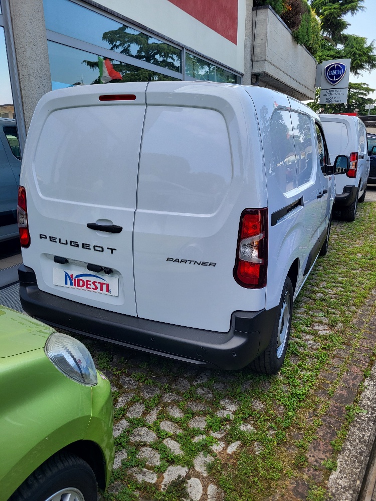 PEUGEOT PARTNER FIAT DOBLO’ CARGO 3 POSTI 1.5 BlueHdi 130cv – KM0 2026 – MAGIC CARGO