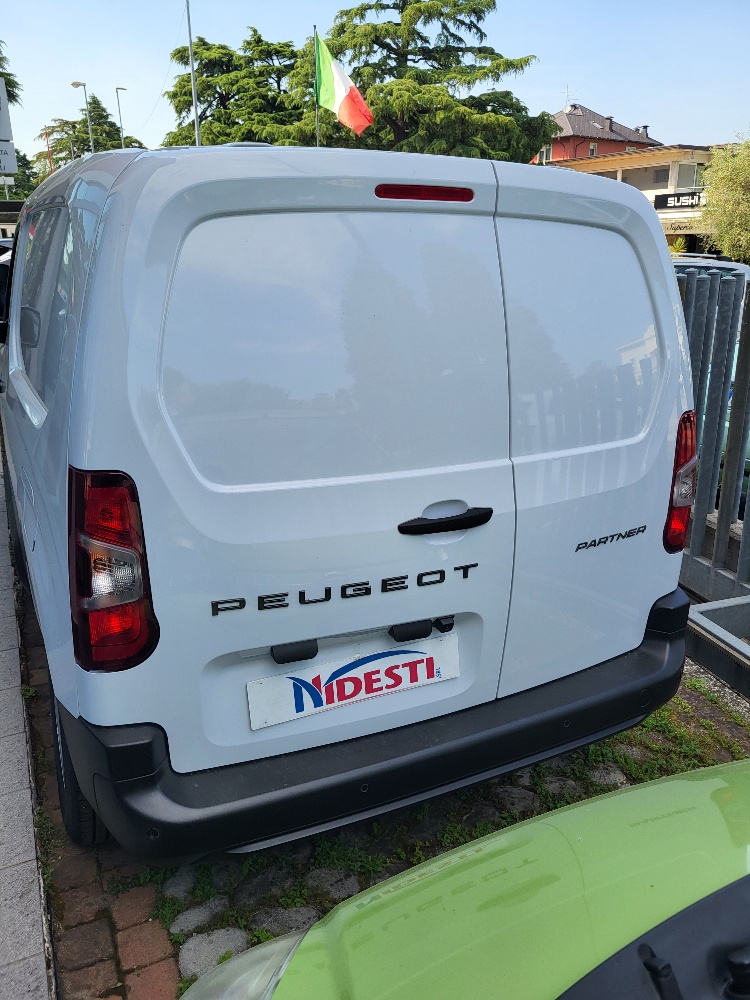 PEUGEOT PARTNER FIAT DOBLO’ CARGO 3 POSTI 1.5 BlueHdi 130cv – KM0 2026 – MAGIC CARGO