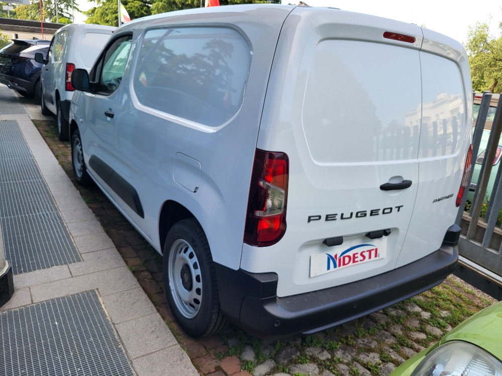 PEUGEOT PARTNER FIAT DOBLO’ CARGO 3 POSTI 1.5 BlueHdi 130cv – KM0 2026 – MAGIC CARGO