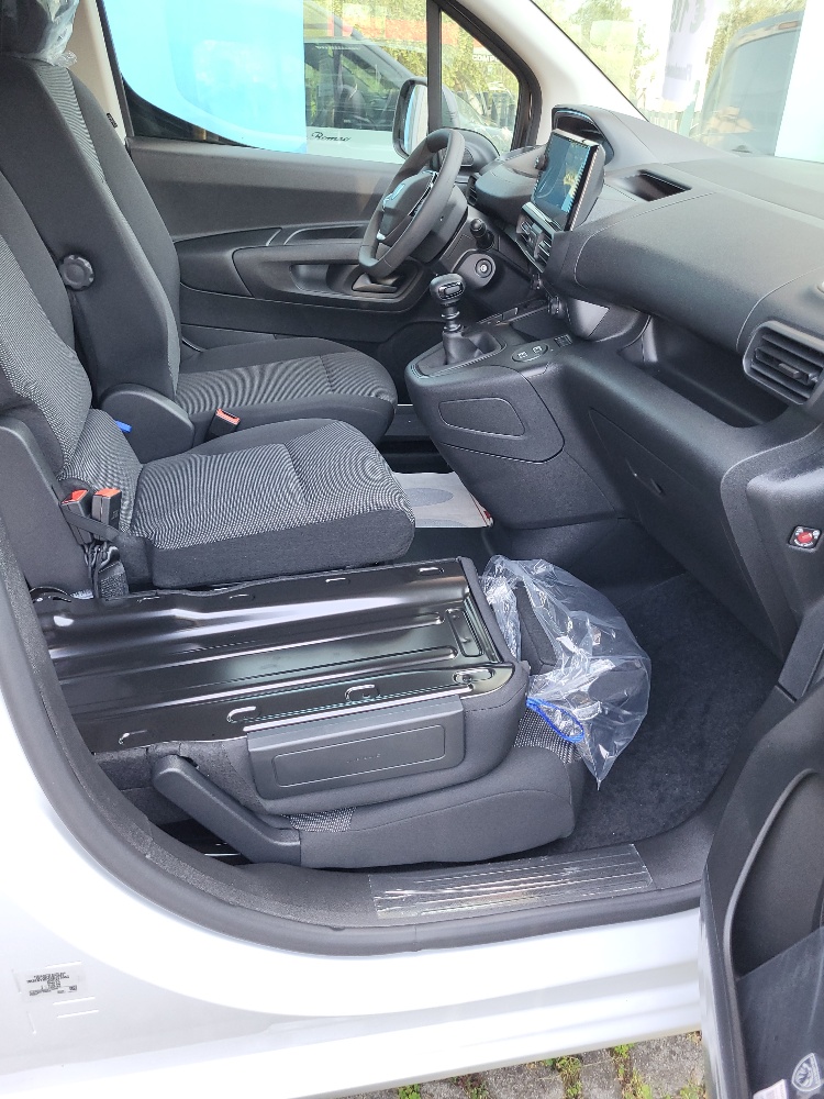 PEUGEOT PARTNER FIAT DOBLO’ CARGO 3 POSTI 1.5 BlueHdi 130cv – KM0 2026 – MAGIC CARGO