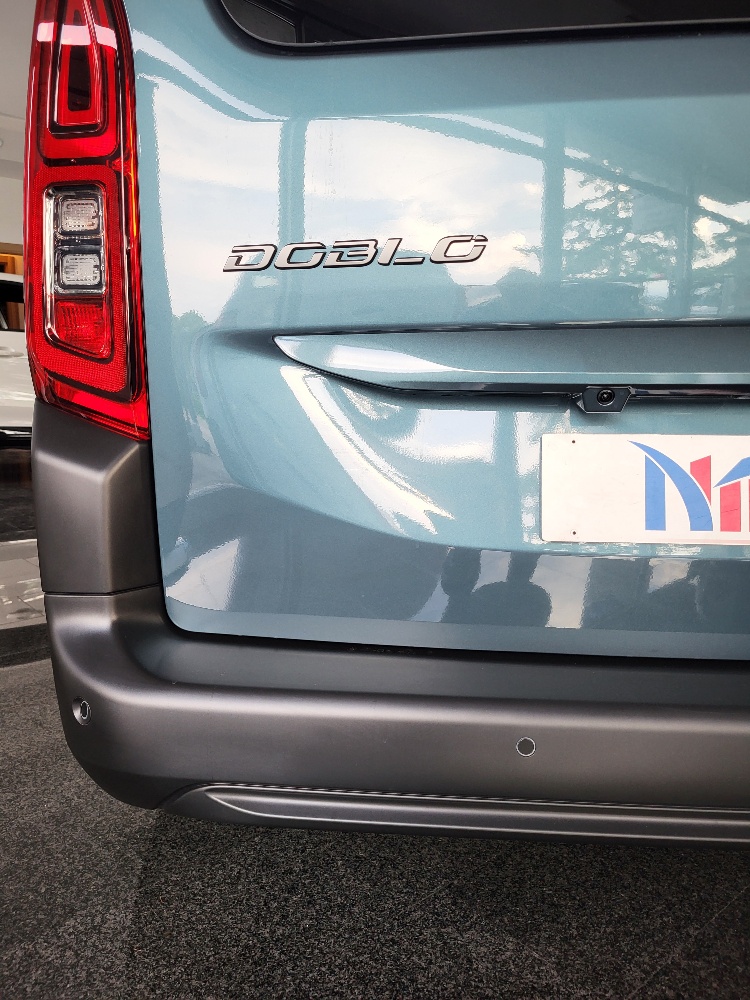 FIAT DOBLO’ VETTURA 5 POSTI 1.5 BlueHdi 100cv CON PACK TECH – KM0 2026