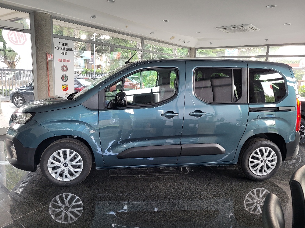 FIAT DOBLO’ VETTURA 5 POSTI 1.5 BlueHdi 100cv CON PACK TECH – KM0 2026
