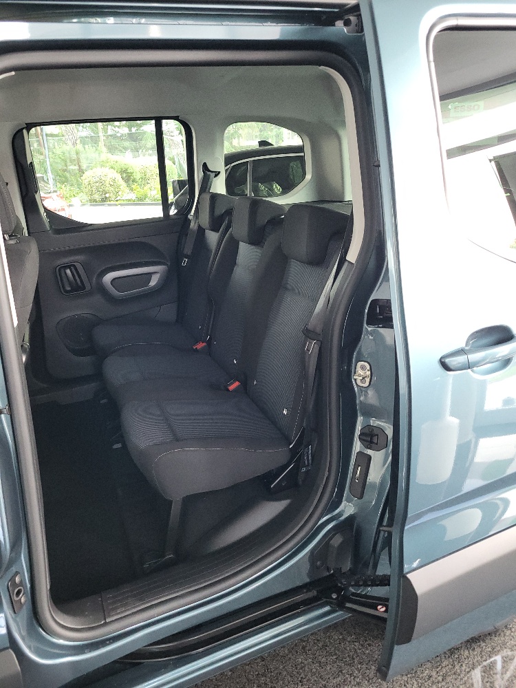 FIAT DOBLO’ VETTURA 5 POSTI 1.5 BlueHdi 100cv CON PACK TECH – KM0 2026