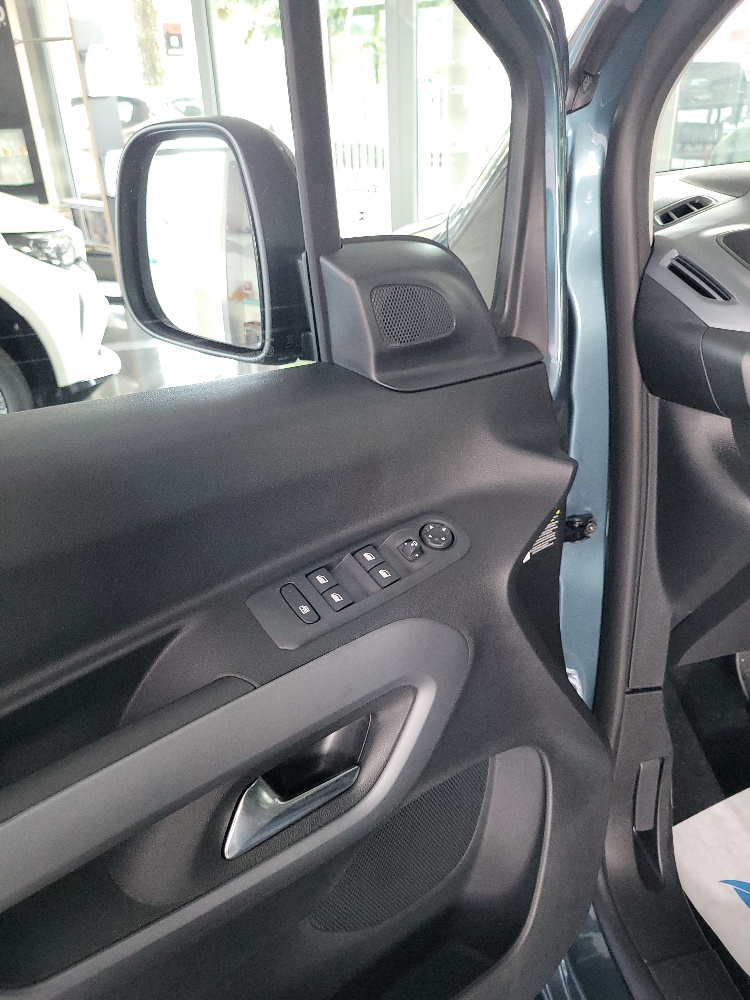 FIAT DOBLO’ VETTURA 5 POSTI 1.5 BlueHdi 100cv CON PACK TECH – KM0 2026