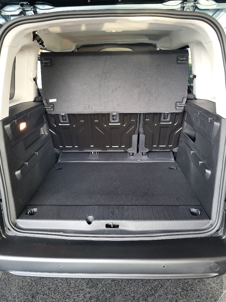 FIAT DOBLO’ VETTURA 5 POSTI 1.5 BlueHdi 100cv CON PACK TECH – KM0 2026