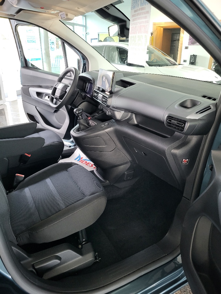 FIAT DOBLO’ VETTURA 5 POSTI 1.5 BlueHdi 100cv CON PACK TECH – KM0 2026