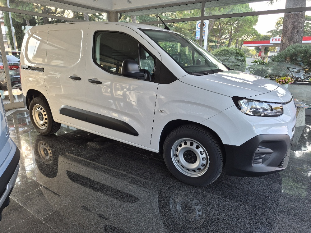 FIAT DOBLO’ CARGO 2 POSTI 1.5 BlueHdi 100cv – KM0 2026 – PACK WORKSITE