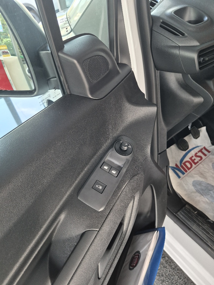 FIAT DOBLO’ CARGO 2 POSTI 1.5 BlueHdi 100cv – KM0 2026 – PACK WORKSITE